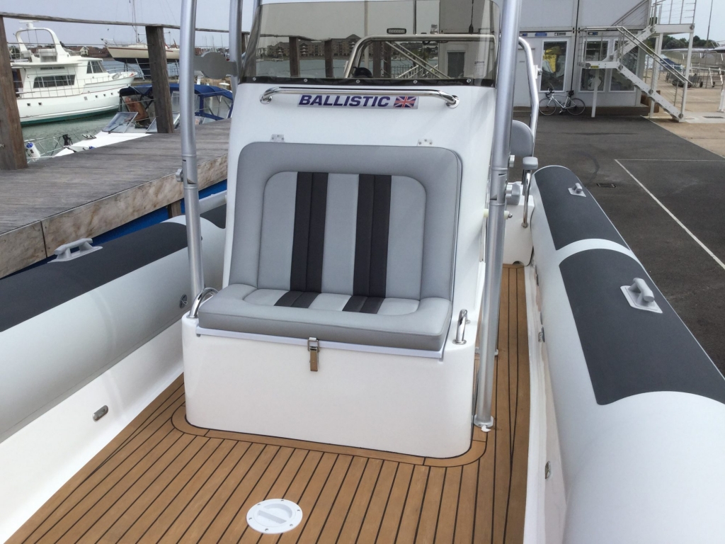 Custom - Ballistic 7.8 RIB with twin Yamaha F175CETX engines - Console seat